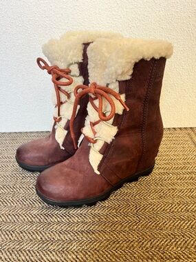 Sorel Joan of Arctic II size 6 Burgundy Suede Lace-Up Boots Shearling